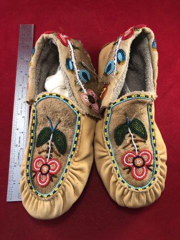 MOCCASINS     INDIAN ARTIFACT ARROWHEAD (1 of 2)