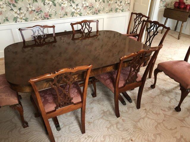 Antique Duncan Phyfe Table & 8 Chairs has 2 leafs: Antique Duncan Phyfe Table & 8 Chairs