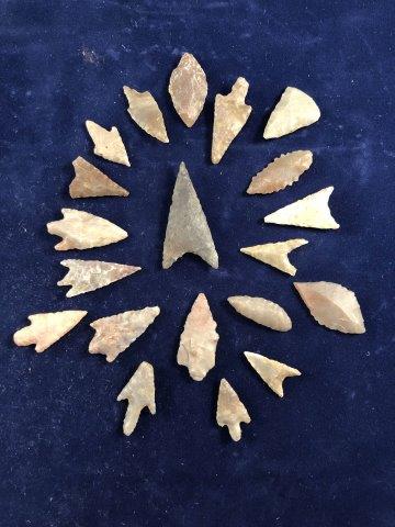 22 NEOLITHIC POINTS     INDIAN ARTIFACT ARROWHEAD (1 of 1)