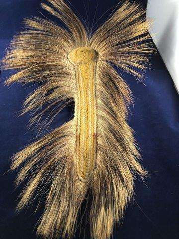 HORSE HAIR ROACH    INDIAN ARTIFACT ARROWHEAD (1 of 2)