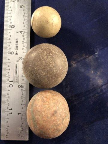 3 GAME BALLS     INDIAN ARTIFACT ARROWHEAD (1 of 2)