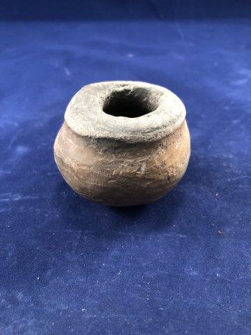 MINITURE POT     INDIAN ARTIFACT ARROWHEAD (1 of 4)