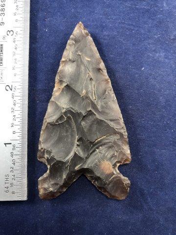 DALTON INDIAN ARTIFACT ARROWHEAD: THIS BEAUTIFUL NATIVE AMERICAN INDIAN ARTIFACT IS 3 INCHES LONG. IT IS FROM ILLINOIS. MADE OF ROOTBEER FLINT. IT WILL MAKE A GREAT ADDITION TO YOUR COLLECTION! KEY WORDS: NATIVE AMERICAN INDIAN ARTIFA