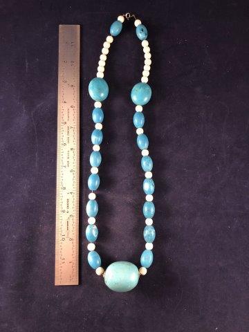 ANTIQUE NECKLACE (1 of 2)