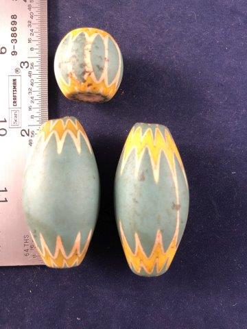 3 TRADE BEADS    INDIAN ARROWHEAD ARTIFACT (1 of 1)