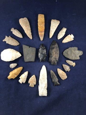 GROUP OF ILLINOIS POINTS & BROKEN GORGET     INDIAN (1 of 2)