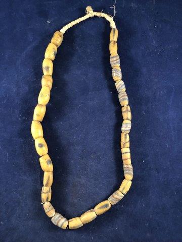 TRADE BEAD NECKLACE     INDIAN ARTIFACT ARROWHEAD (1 of 1)