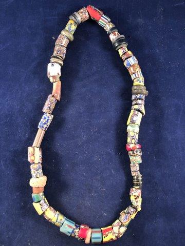 TRADE BEAD NECKLACE     INDIAN ARTIFACT ARROWHEAD (1 of 1)
