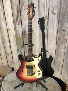 MOSRITE OF CALIFORNIA JOE MAPHIS MODEL: THIS BEAUTIFUL GUITAR IS FROM ANTHONY "TONY HUNT'S PERSONAL COLLECTION. HE WAS A WELL KNOWN MAKER OF FINE HANDMADE GUITARS & ALL AROUND GUITAR ENTHUSIAST. TONY HIMSELF WAS A LONG TIME FRIEND OF NOKIE