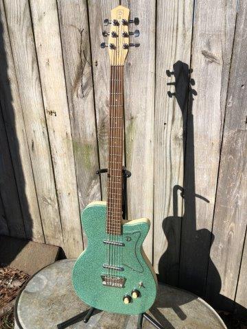 DANELECTRO 6 STRING (1 of 15)