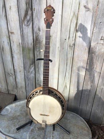 CUSTOM MADE HUNT BANJO (1 of 13)