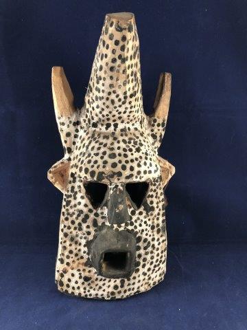 WOODEN MASK    INDIAN ARTIFACT ARROWHEAD (1 of 5)