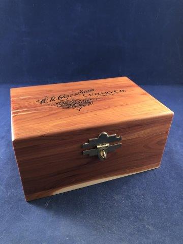 CEDAR CASE KNIFE BOX    INDIAN ARTIFACT ARROWHEAD (1 of 2)