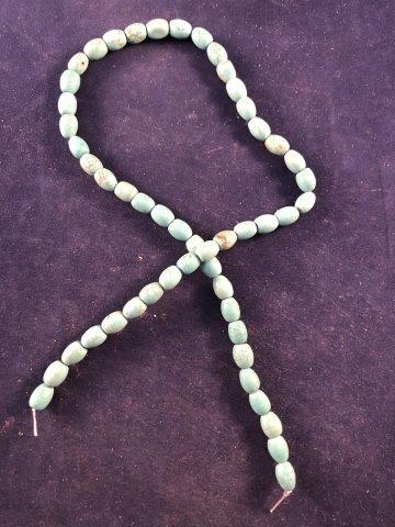 TRADE BEADS    INDIAN ARTIFACT ARROWHEAD (1 of 1)