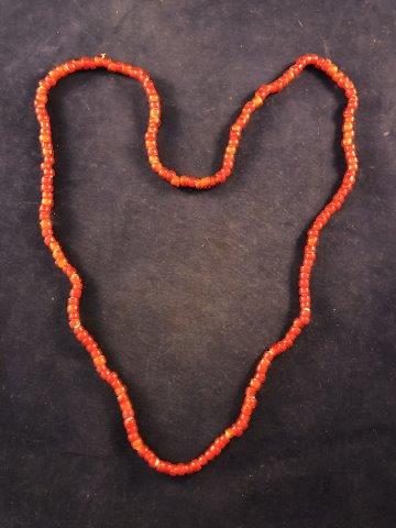 TRADE BEAD NECKLACE    INDIAN ARTIFACT ARROWHEAD (1 of 2)