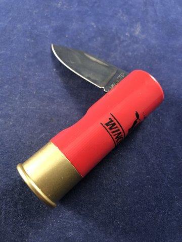 WINCHESTER POCKET KNIFE IN SHAPE OF A SHOTGUN SHELL (1 of 2)