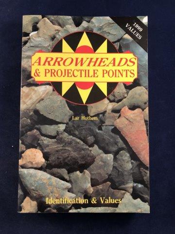 LAR HOTHEM PRICE GUIDE     INDIAN ARTIFACT ARROWHEAD (1 of 2)