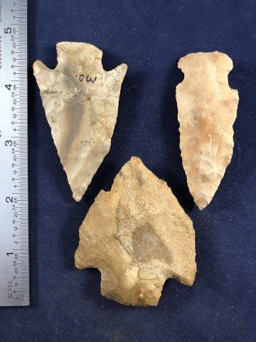 FRAME WITH 3 BLADES     INDIAN ARTIFACT ARROWHEAD (1 of 1)