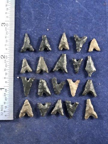 BAG OF 20 SMALL POINTS     INDIAN ARTIFACT ARROWHEAD (1 of 1)