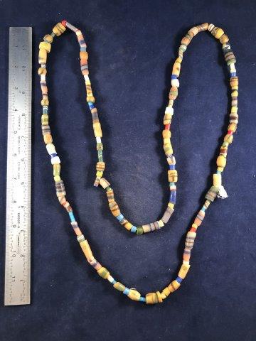 TRADE BEAD NECKLACE     INDIAN ARTIFACT ARROWHEAD (1 of 2)