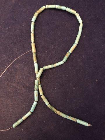 TRADE BEADS     INDIAN ARTIFACT ARROWHEAD (1 of 1)