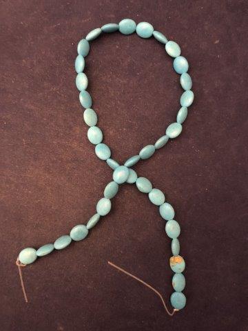 TRADE BEADS     INDIAN ARTIFACT ARROWHEAD (1 of 1)