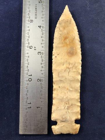 GRAHAM CAVE INDIAN ARTIFACT ARROWHEAD: THIS BEAUTIFUL NATIVE AMERICAN INDIAN ARTIFACT IS 4&5/8 INCHES LONG. IT IS FROM FULTON COUNTY, ILLINOIS. IT WILL MAKE A GREAT ADDITION TO YOUR COLLECTION! KEY WORDS: NATIVE AMERICAN INDIAN ARTIFACT AR
