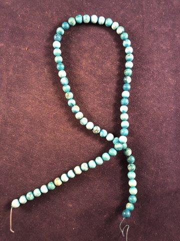 TRADE BEADS     INDIAN ARTIFACT ARROWHEAD (1 of 1)