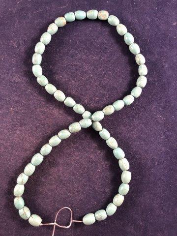 TRADE BEADS     INDIAN ARTIFACT ARROWHEAD (1 of 1)