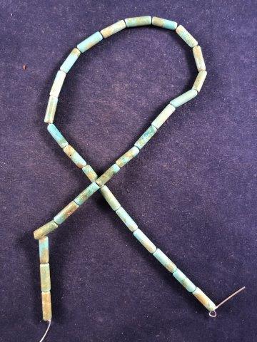 TRADE BEADS     INDIAN ARTIFACT ARROWHEAD (1 of 1)