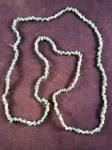 TRADE BEADS     INDIAN ARTIFACT ARROWHEAD (1 of 1)