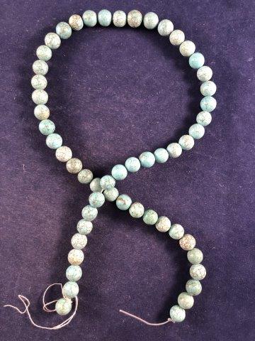 TRADE BEADS     INDIAN ARTIFACT ARROWHEAD (1 of 1)