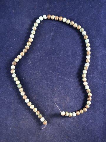TRADE BEAD NECKLACE    INDIAN ARTIFACT ARROWHEAD (1 of 1)