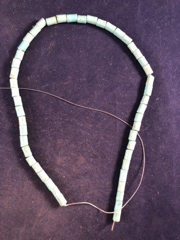 TRADE BEAD NECKLACE    INDIAN ARTIFACT ARROWHEAD (1 of 1)