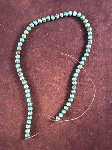 TRADE BEAD NECKLACE    INDIAN ARTIFACT ARROWHEAD (1 of 1)