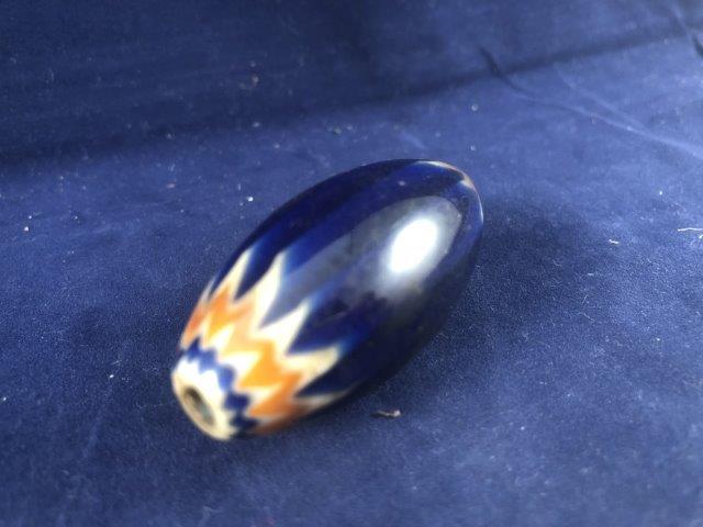 LARGE TRADE BEAD      INDIAN ARTIFACT ARROWHEAD (1 of 2)