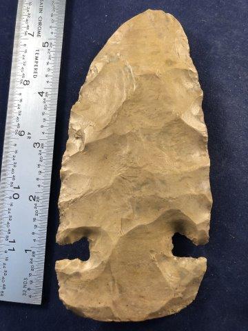 LARGE ENOTCH THEBES     INDIAN ARTIFACT ARROWHEAD (1 of 3)
