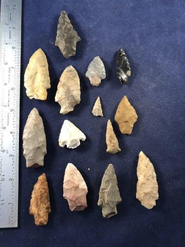 14 MISC. POINTS        INDIAN ARTIFACT ARROWHEAD (1 of 1)