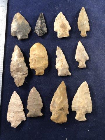 12 MISC. POINTS       INDIAN ARTIFACT ARROWHEAD (1 of 1)