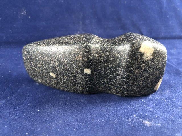 GROOVED AXE INDIAN ARTIFACT ARROWHEAD: THIS BEAUTIFUL NATIVE AMERICAN INDIAN ARTIFACT IS 3&3/8 INCHES LONG. IT IS FROM ILLINOIS. IT WILL MAKE A GREAT ADDITION TO YOUR COLLECTION! KEY WORDS: NATIVE AMERICAN INDIAN ARTIFACT ARTIFACTS ARROWHE
