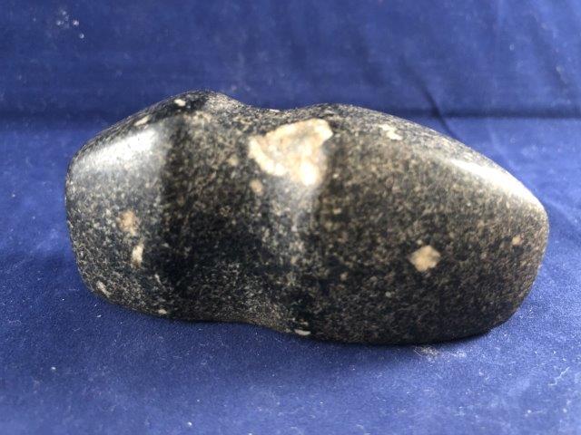 GROOVED AXE INDIAN ARTIFACT ARROWHEAD: THIS BEAUTIFUL NATIVE AMERICAN INDIAN ARTIFACT IS 3 INCHES LONG. IT IS FROM ILLINOIS. IT WILL MAKE A GREAT ADDITION TO YOUR COLLECTION! KEY WORDS: NATIVE AMERICAN INDIAN ARTIFACT ARTIFACTS ARROWHEAD A