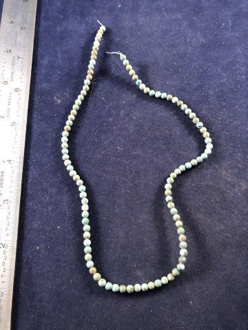 TRADE BEADS INDIAN ARTIFACT ARROWHEAD: IT WILL MAKE A GREAT ADDITION TO YOUR COLLECTION! KEY WORDS: NATIVE AMERICAN INDIAN ARTIFACT ARTIFACTS ARROWHEAD ARROWHEADS MISSISSIPPIAN QUAPAW CADDO POTTERY