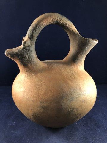 PRE-COLUMBIAN EFFIGY BOTTLE    POTTERY (1 of 6)