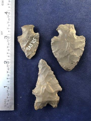 3 ARROW POINTS     INDIAN ARTIFACT ARROWHEAD (1 of 3)