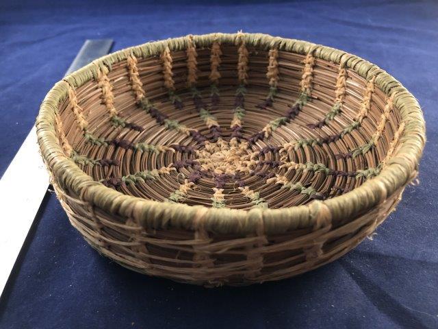 WOVEN BASKET     INDIAN ARTIFACT ARROWHEAD (1 of 3)