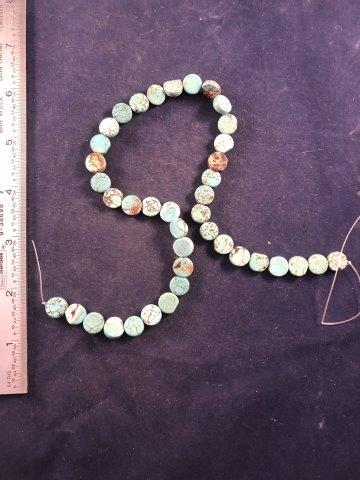 TRADE BEADS     INDIAN ARTIFACT ARROWHEAD (1 of 1)