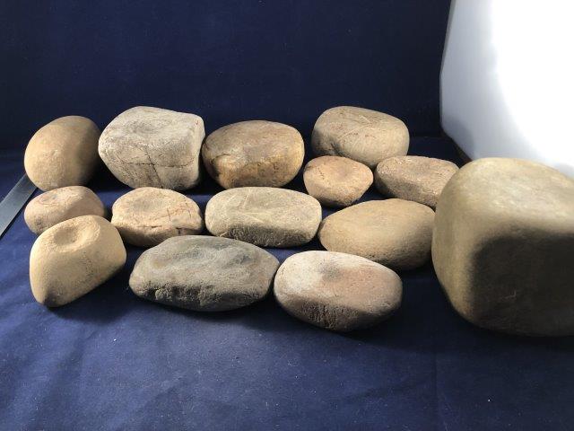 14 GRIND STONES     INDIAN ARTIFACT ARROWHEAD (1 of 1)