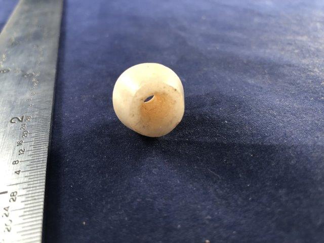 BEAD     INDIAN ARTIFACT ARROWHEAD (1 of 2)