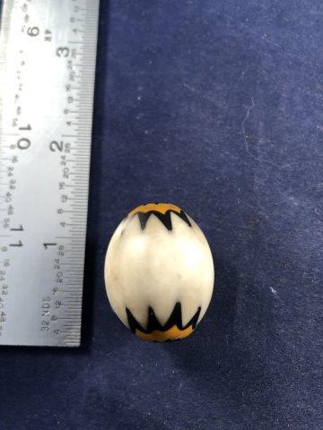 LARGE TRADE BEAD      INDIAN ARTIFACT ARROWHEAD (1 of 2)