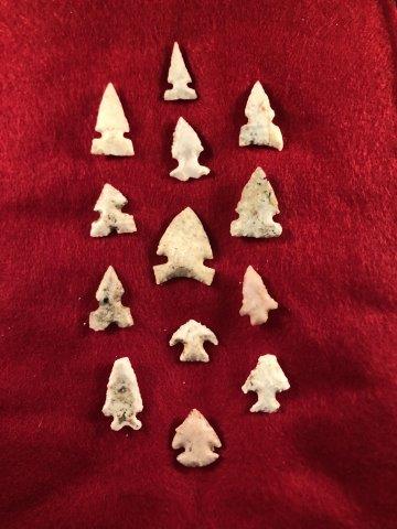 13 CAHOKIA POINTS     INDIAN ARTIFACT ARROWHEAD (1 of 1)